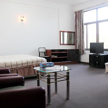 Hotel Windsor Янгон Экстерьер фото