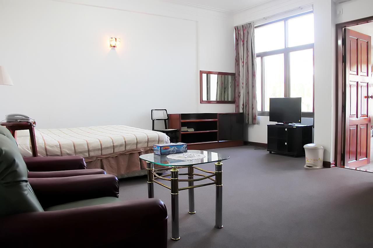 Hotel Windsor Янгон Экстерьер фото