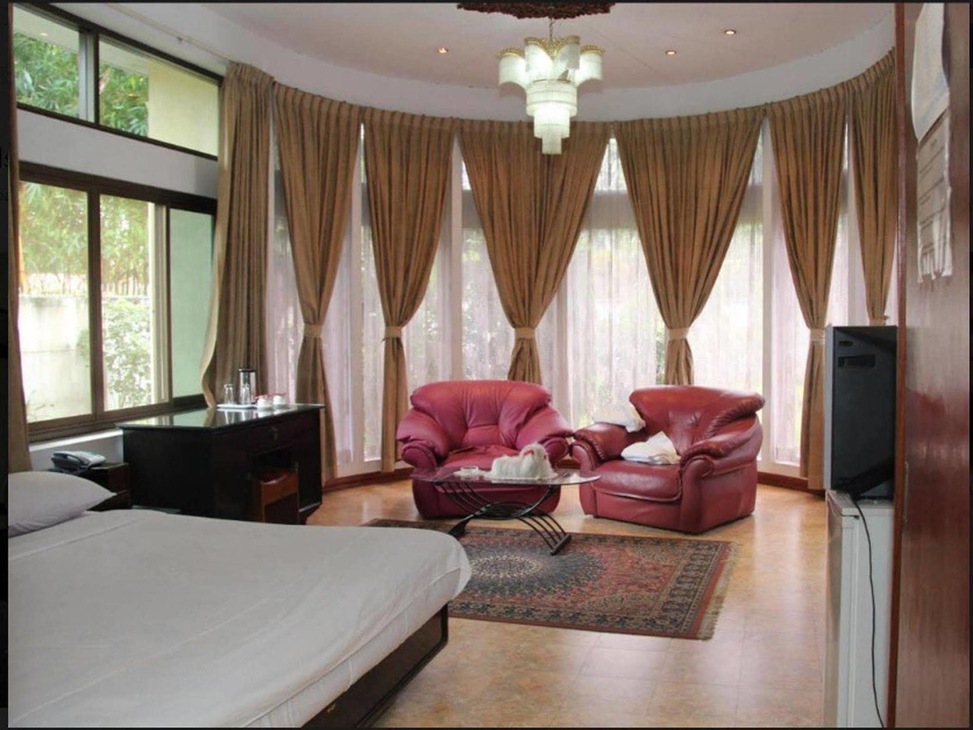 Hotel Windsor Янгон Экстерьер фото